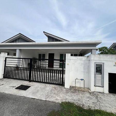 Rumah Camar By Impian Homestay Klia - Salak Tinggi - Nilai Sepang Exterior photo