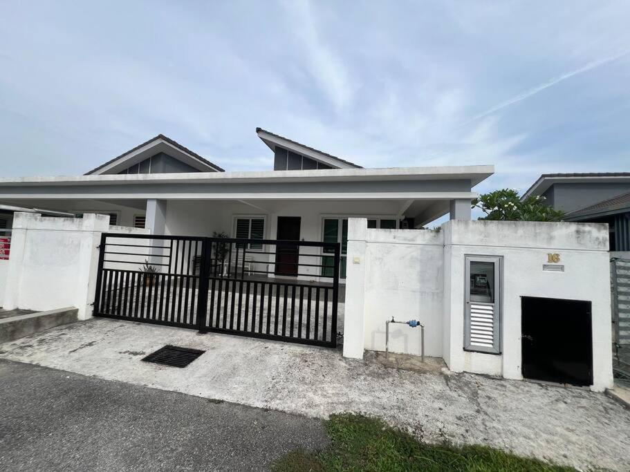 Rumah Camar By Impian Homestay Klia - Salak Tinggi - Nilai Sepang Exterior photo